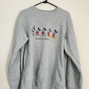 UNIQLO Mickey Mouse Sweater ✨
